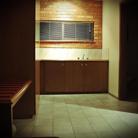 Eltham Motor Inn Мельбурн Экстерьер фото