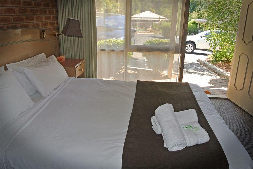 Eltham Motor Inn Мельбурн Экстерьер фото