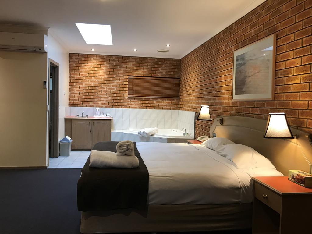 Eltham Motor Inn Мельбурн Экстерьер фото