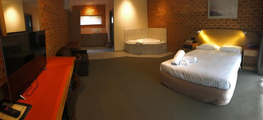 Eltham Motor Inn Мельбурн Экстерьер фото